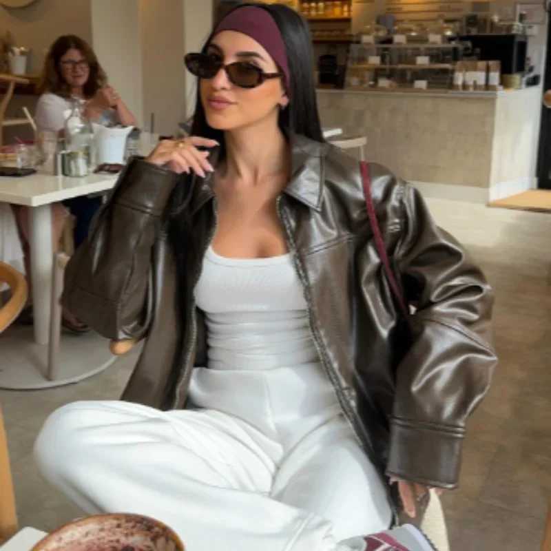 Vintage Zipper Black Collar Womens Leather Jacket Fashion Quilted Long Sleeve Pocket Coat Female New Commute Office Streetwear J251124