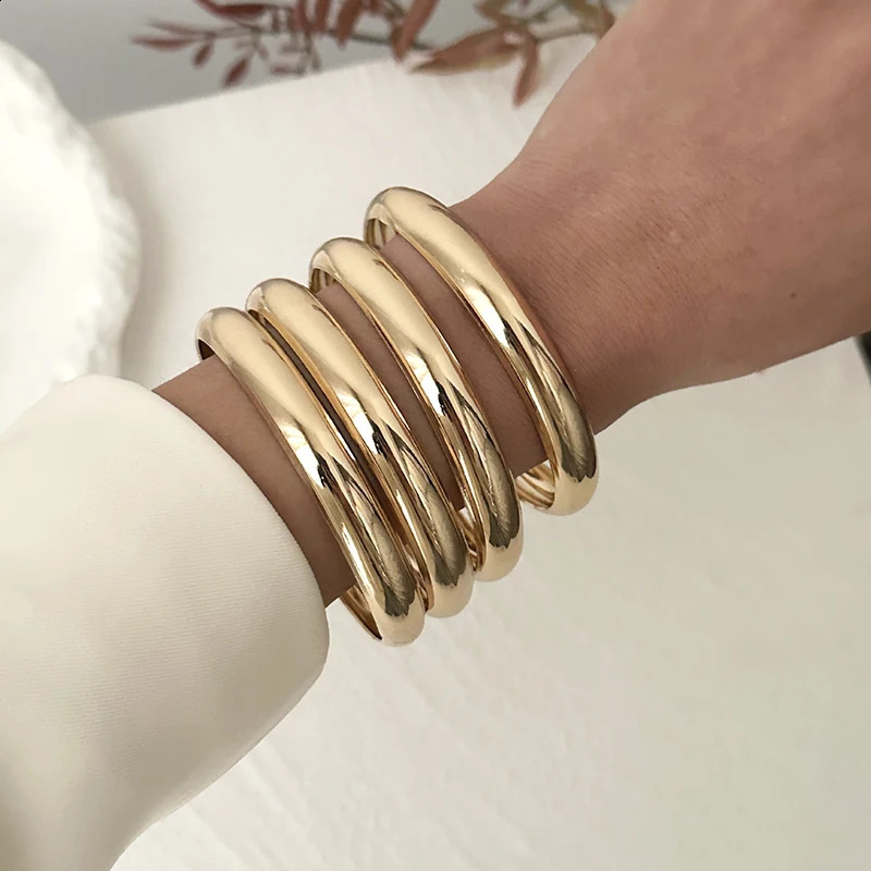 Fashion 4pack bracelet suitable for womenmen gold silver round cuff jewelry fashion accessories 250415
