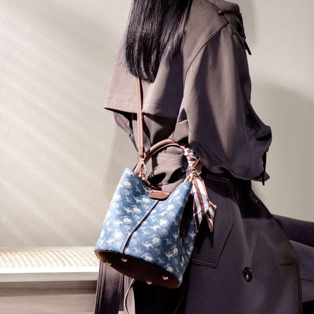 Hong Kong Brand Women S New High End Handbag Fashion Versatile Crossbody Box Bucket Bag
