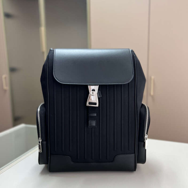 2025Mens Designer Never Still Backpack Womens Ruck Sack Luxury Backpacks Leather Schoolbag Drawstring Fashion Hiking Camping Bag