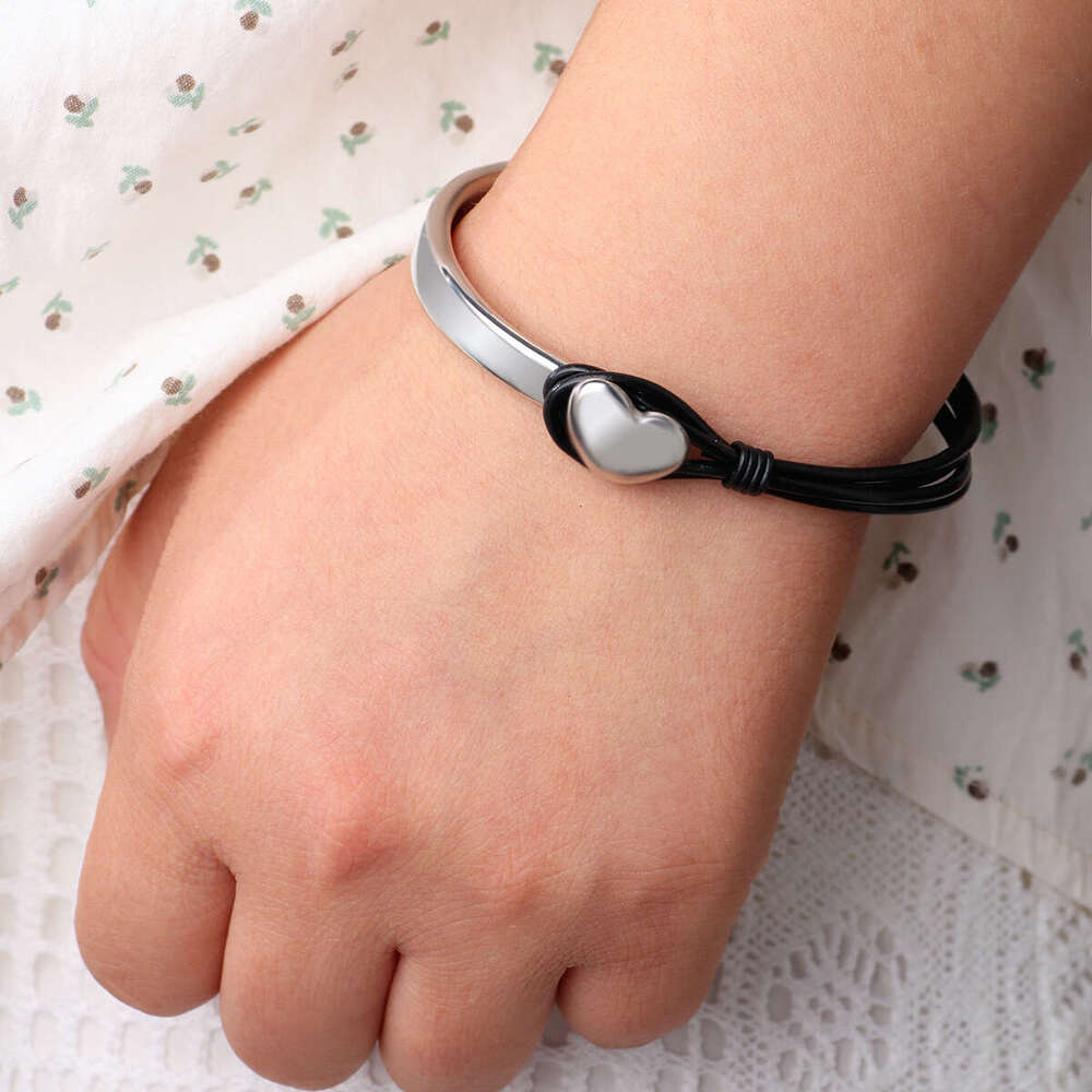 Hot selling Bohemian style with rope, heart-shaped simple sier leather bracelet, PU patchwork bracelet