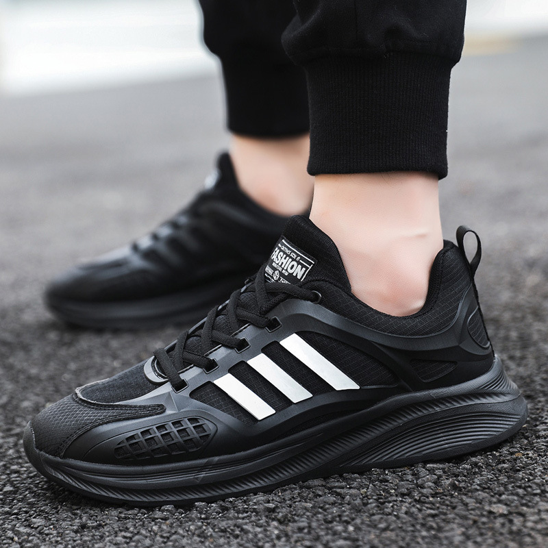 Fashion Lightweight Sports Shoes Men 2025 New Breathable Mesh Casual Running Shoes Soft Sole White Sneakers hot sale free shipping