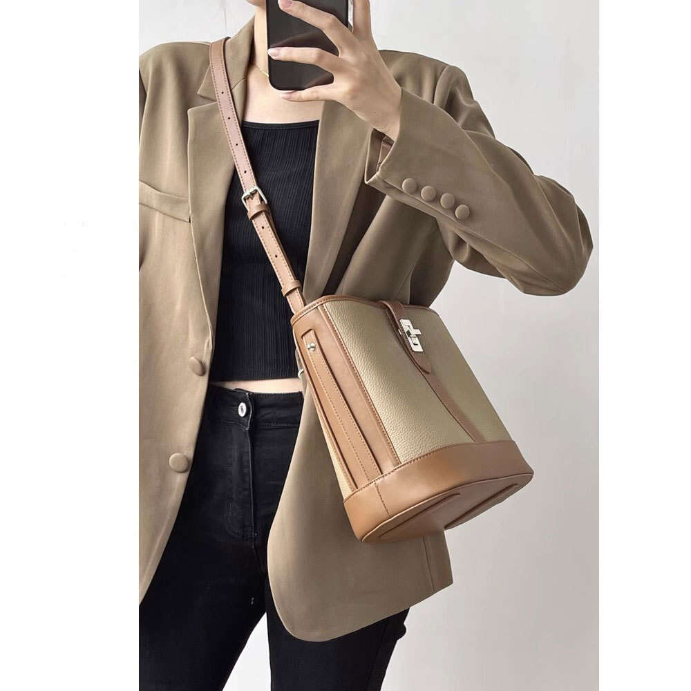 Light Luxury Versatile Bucket Contrasting Color Women S Bag New Design Sense Large Capacity Casual Single Shoulder Diagonal Cross Bag