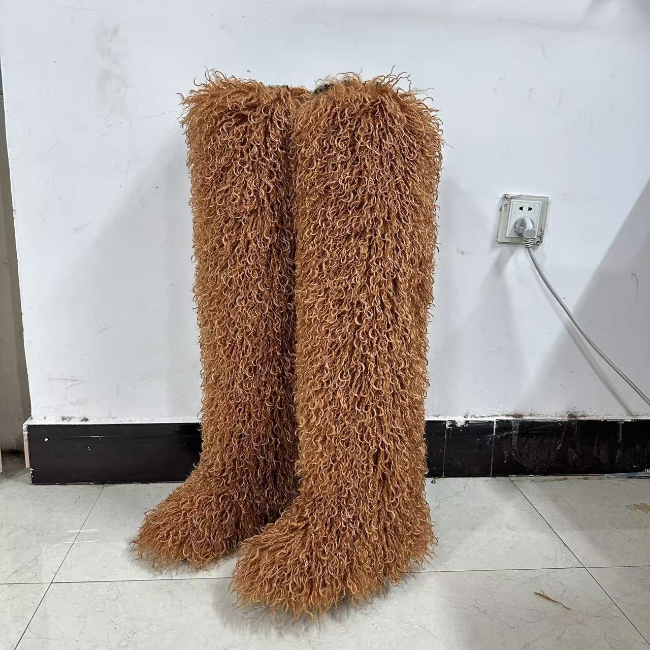 Neutral snow boots with plush fur fashionable and comfortable personalized designer boots with warm leather high heels and high boots