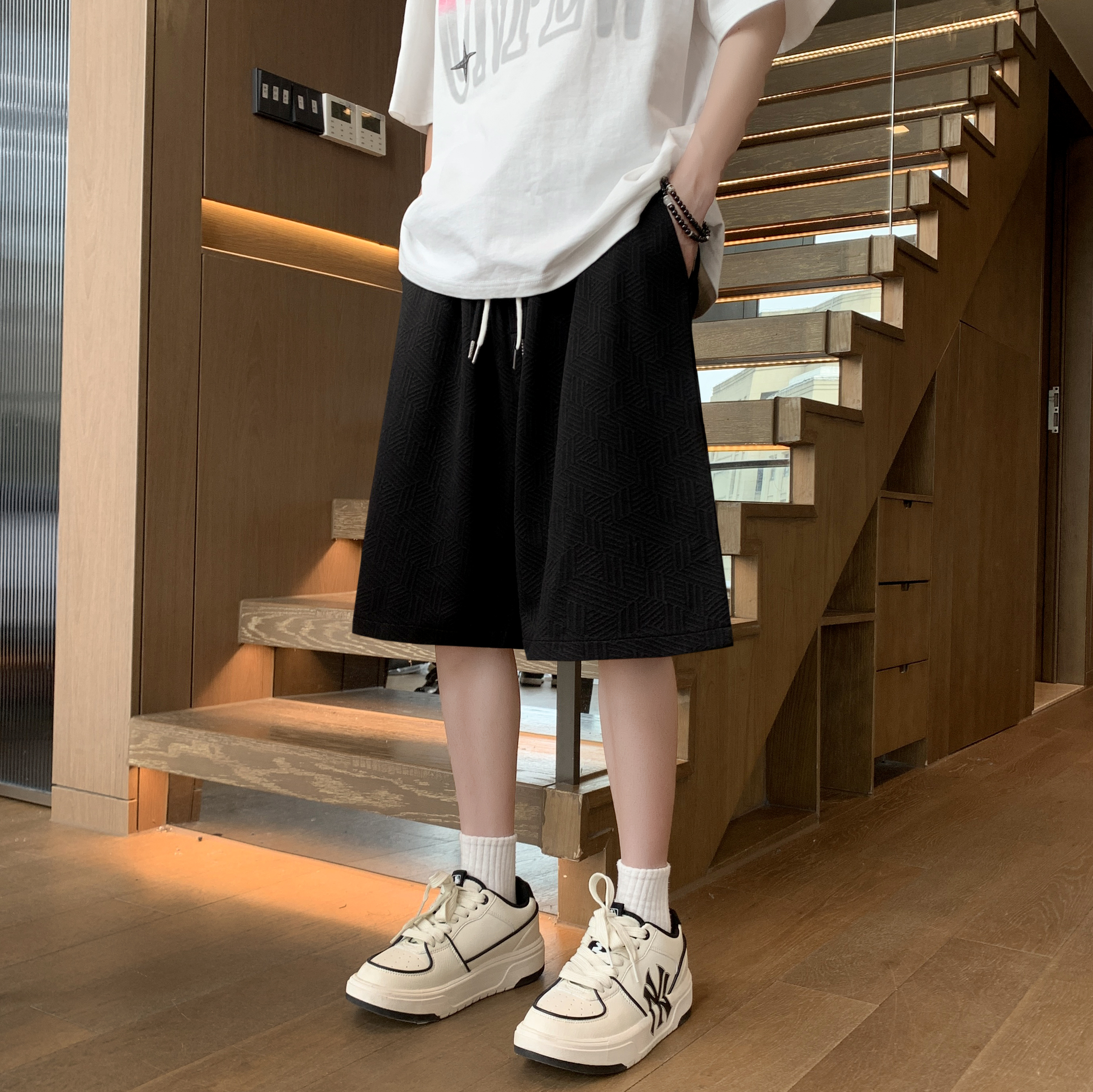 Men's summer breathable jacquard fabric elastic waistband suitable for sports and leisure. Solid color adjustable and comfortable shorts and casu