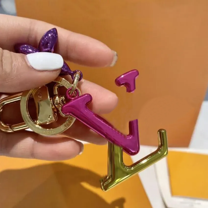 High-end Purple and gold dual tone color French Style Keychains Paris Designer Keychain fashion bags Pendant Car Key Ring for charm Men Women Accessories