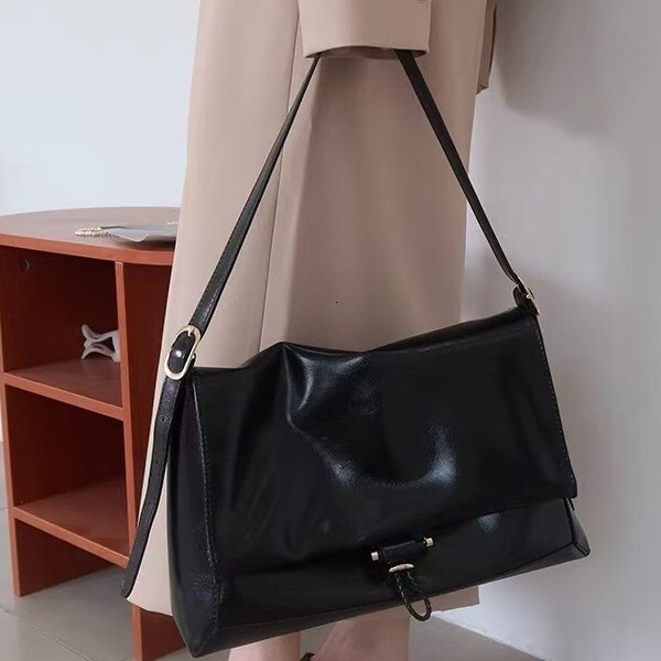 Korean Version Of Niche Casual Underarm Bag New Soft Leather Fashionable Shoulder Bag High Texture Large Capacity Black Designer Handbag