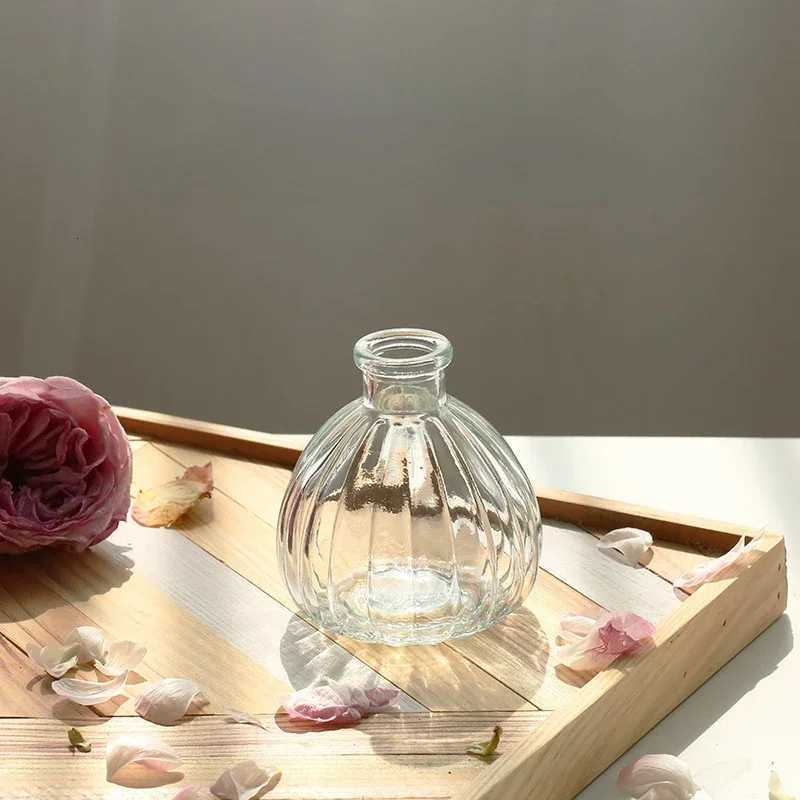 Retro Luxury Embossed Transparent French Glass Vase Home Decoration Living Room Pocket Flower Arrangement Small Vase C251124