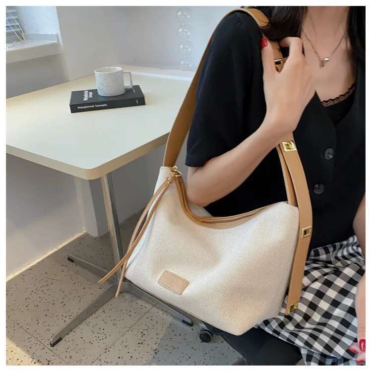 Fashionable And Casual Soft Plain Color Women's Bucket Oxford Cloth Shoulder Fashionable Leather Strap Designer Handbag Women's Bag