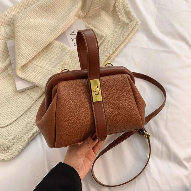 Luxury Designer Women's New Trend Shoulder Fashion Foreign Style Portable Texture Temperament Messenger Bag