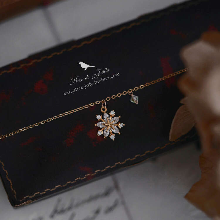 Snowflake necklace pendant S925 Silver 18K Gold Sterling Sier 5A Zircon Chic Corower Necklace