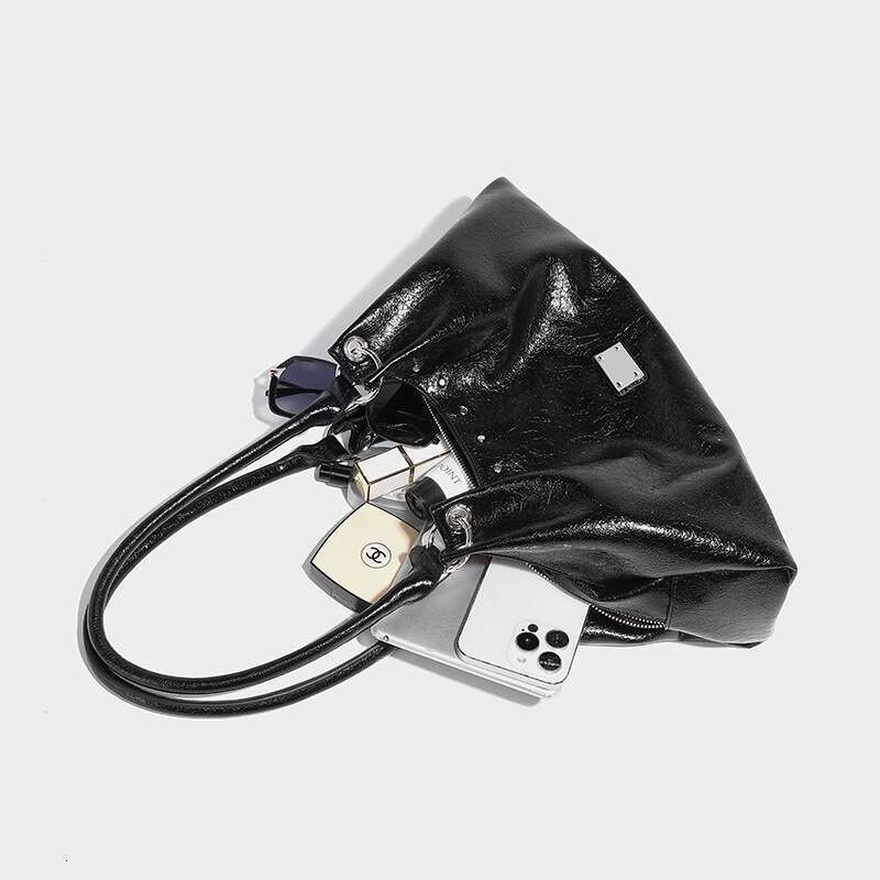 Designer Women's Bags Designer Small Niche Design, Fashionable Single Shoulder Armpit Large Capacity Tote Bag, Lazy Style, High-End New Women