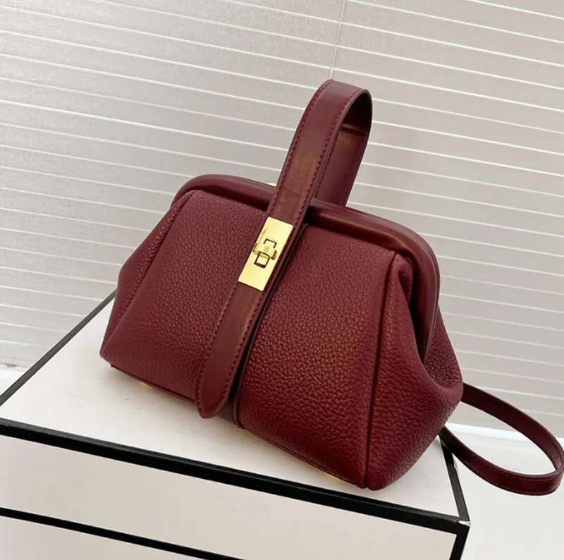 Luxury Designer Women's New Trend Shoulder Fashion Foreign Style Portable Texture Temperament Messenger Bag