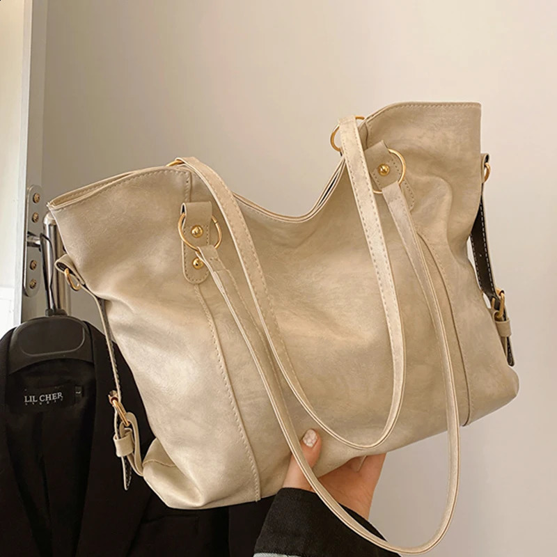 Fashionable Large Capacity Fashionable Retro Women S Shoulder Bag New Tote Bag R250424