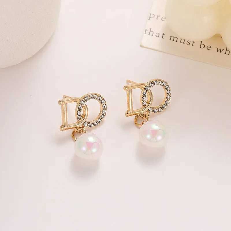 Fashionable Pearl Earrings Korean Style New Letter Tassel Silver Needle Womens Simple Elegance Diamond Cross Inlaid Ear Jewelry W251124
