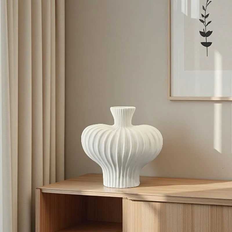 1Pc Modern White Plastic Vase with Black Beige Contemporary Design - Durable Round Decorative Flower Vase C251124