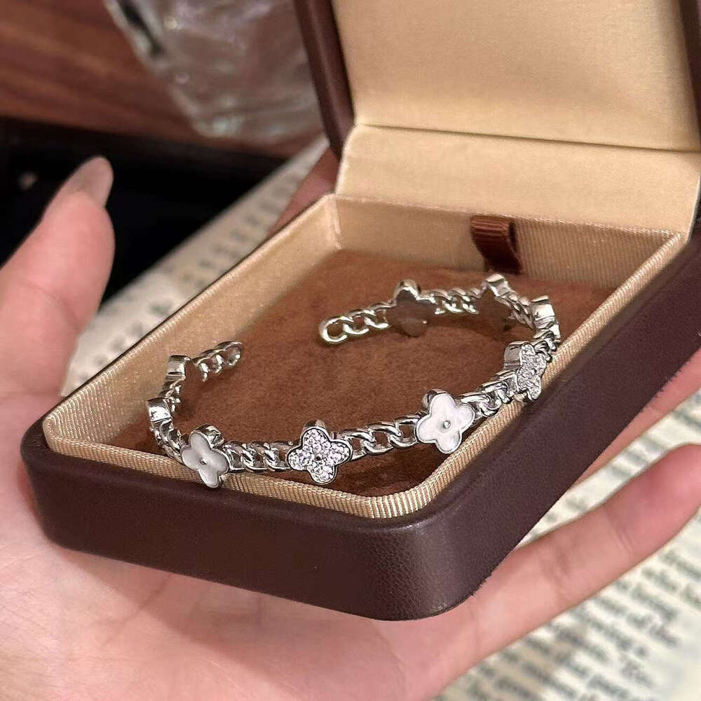 Luxury Micro Inlaid Zircon Bracelet Simple Exquisite Flower Bangle Jewelry Gift - Fresh Sweet Lucky Style Z260313