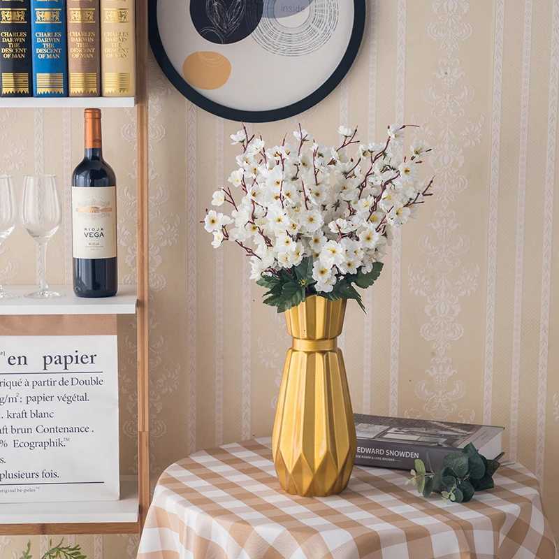 Luxury Europe Gold-plated Ceramic Vase Home Decor Creative Design Porcelain Decorative Flower Vase For Wedding Decoration C251124