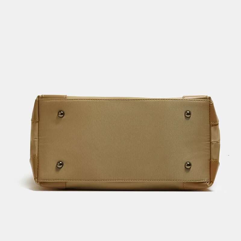 Luxury Designer New Single Shoulder Commuting Large Student Class Nylon Versatile Tote Bag Fashion