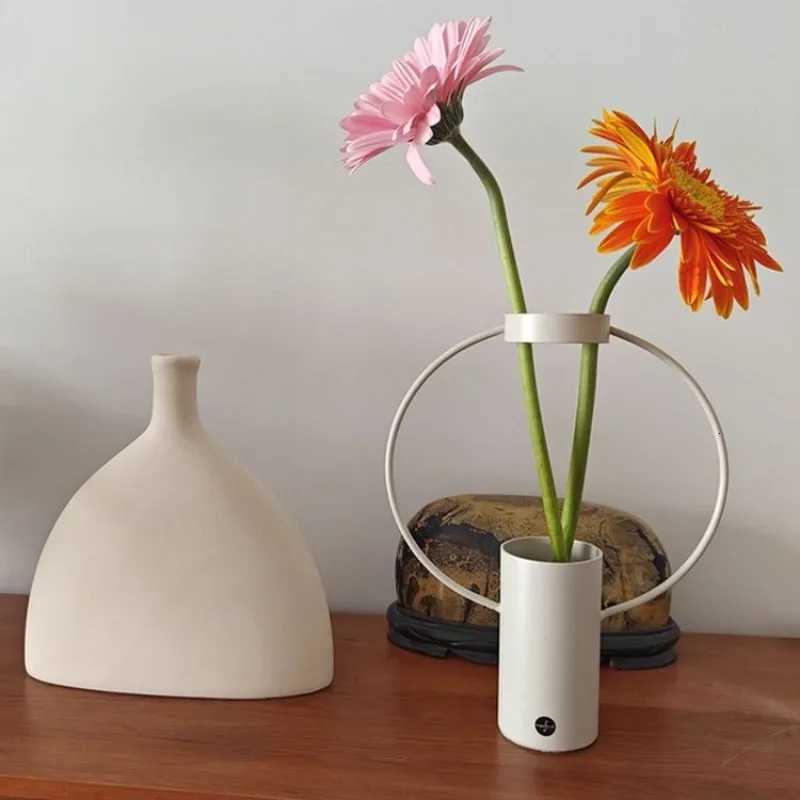 Metal Nordic Luxury Vases White Round Moon Living Room Vases Creative Personal Simple Multifunctional Desktop Home Decoration C251124