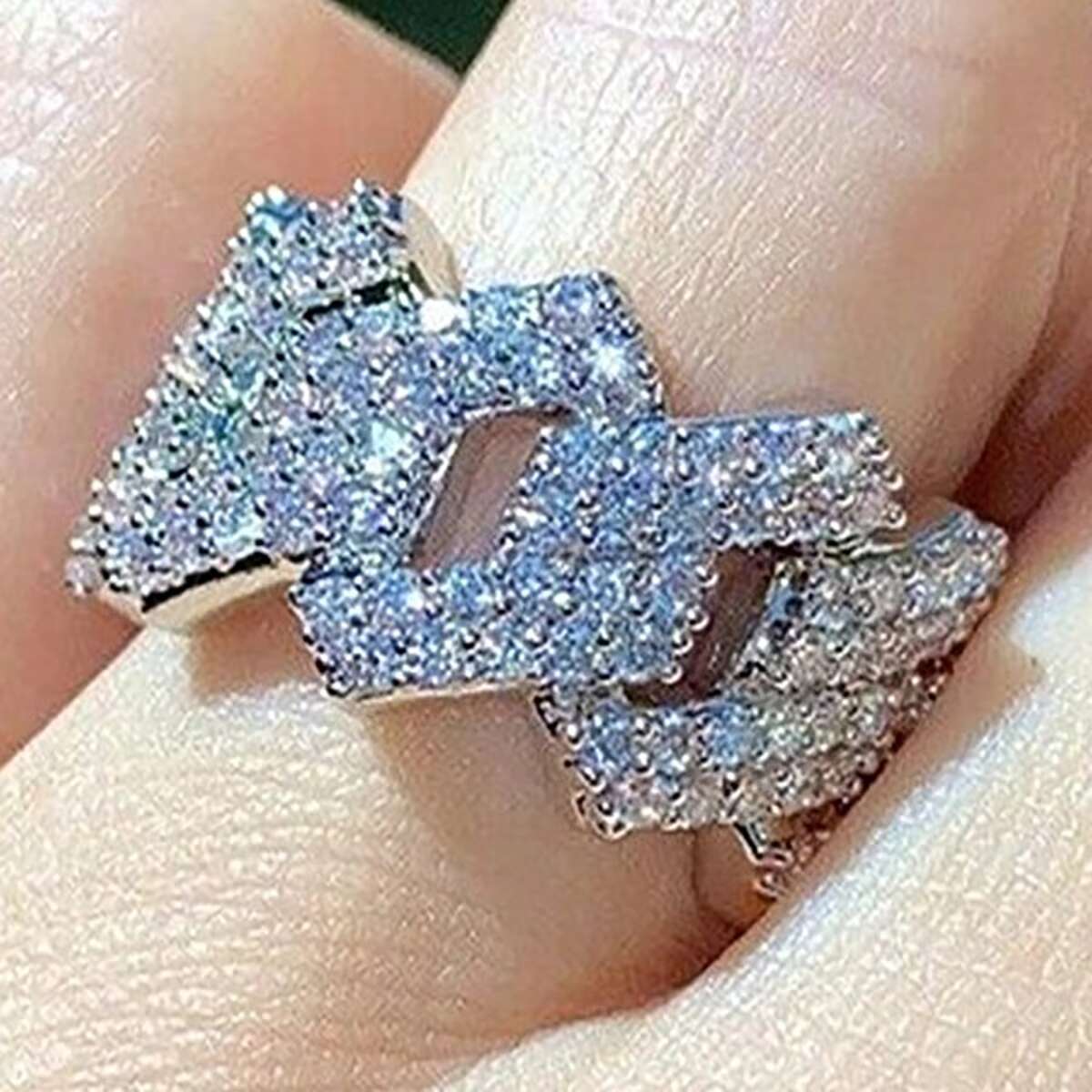 Huitan Hip Hop Style Geometric Twist Design Full Paved Dazzling Zircon Band Ring for Trend Wedding Silver Plated Rings Women/Men
