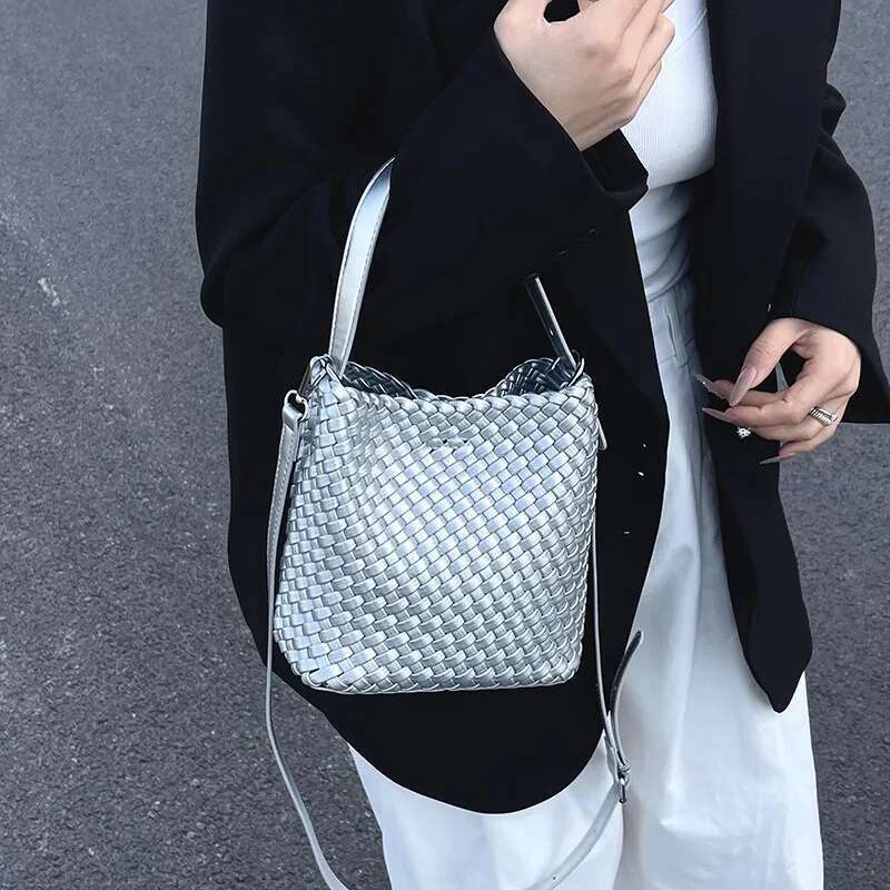 Luxury Designer Unique Letter Crossbody Bag - Fashionable Vintage Leather Tote With Minimalist Design & Luxurious Solid Color
