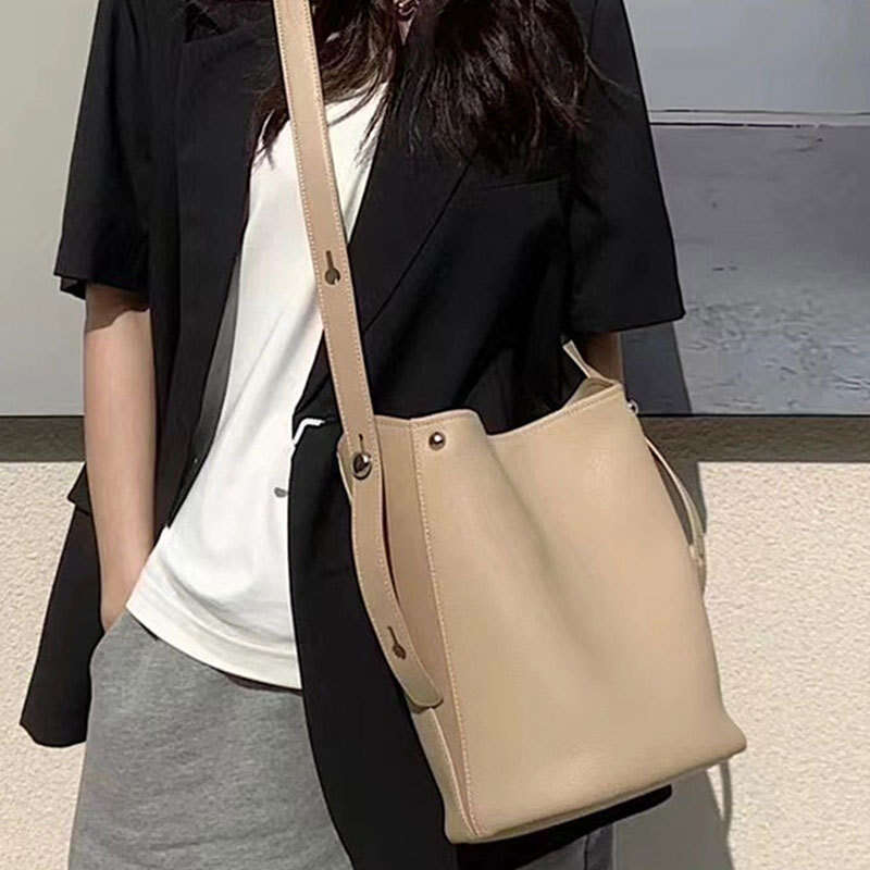 White Bucket Small Bag For Women New High End Niche Design Texture Crossbody Handbag Mini Commuting To Work