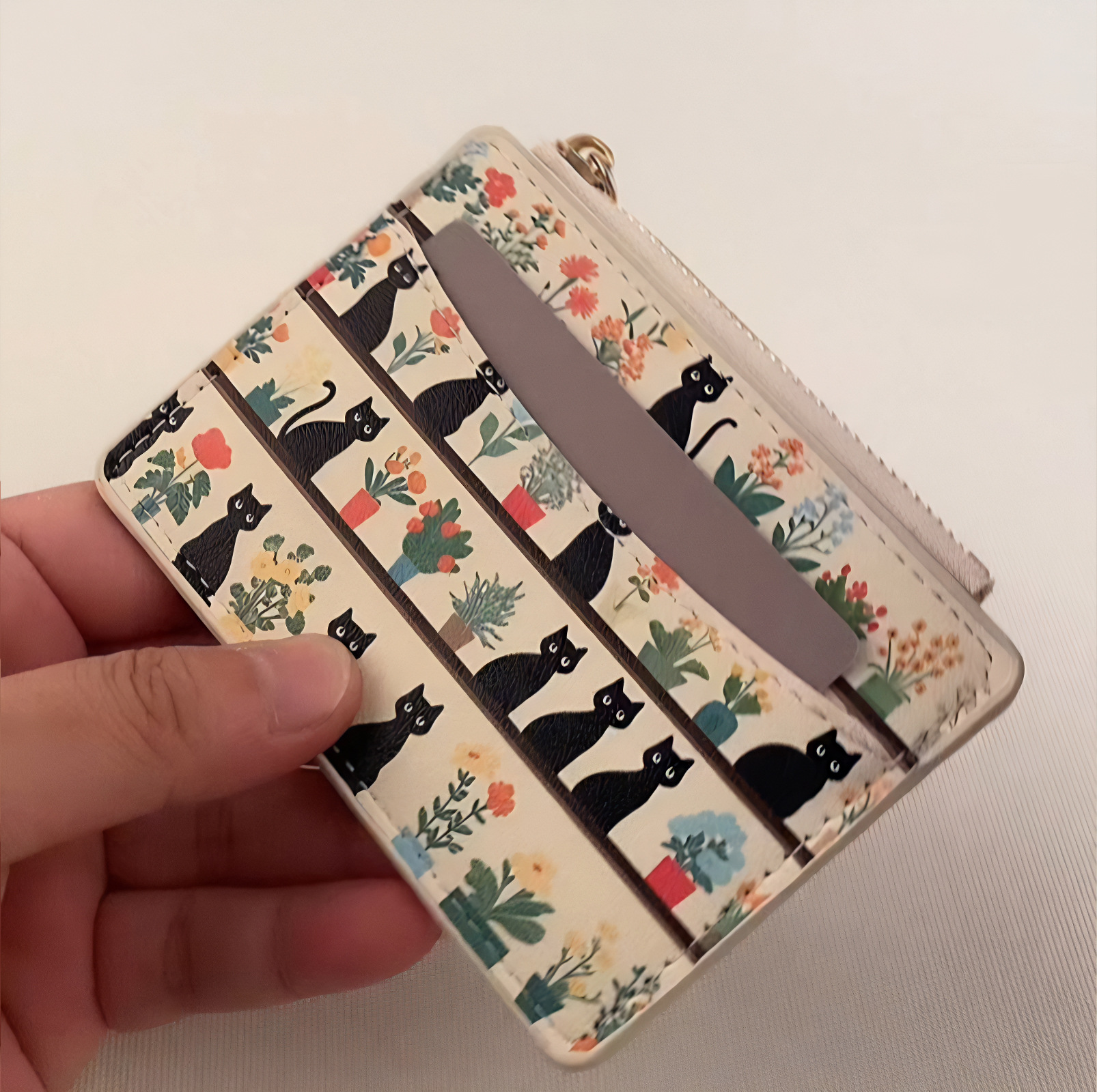 Elegant Unisex Fashionable Pocket Organizer for Cards & Coins - Lightweight Everyday Accessory Card Holder Short wallet