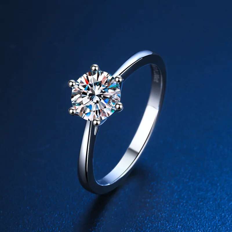 PT950 white gold classic six claws moissanite diamond ring with the same platinum carat moissanite diamond ring luxury simple