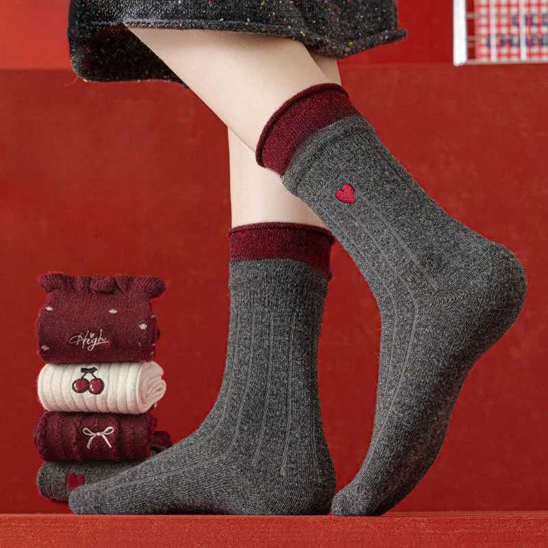 5-pair setBest-selling style Girlsmid-length socks for autumn and winterFashionable and versatile Anker red Christmas socks G251124