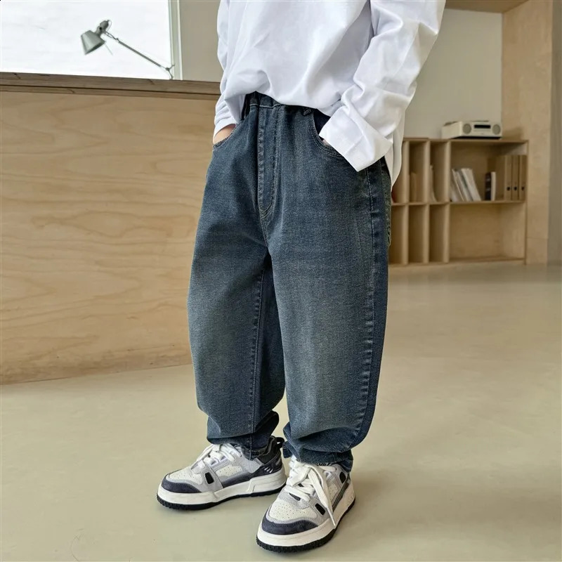 2024 Mens Jeans Childrens Light Blue Spring and Autumn Big Kids Back Waist Fashion Pants Bottom 250414z