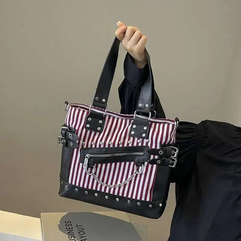 Designer bag New Arrival Punk Style Rivet Decor Shoulder Bag Chain Crossbody Tote Bag for Women Black