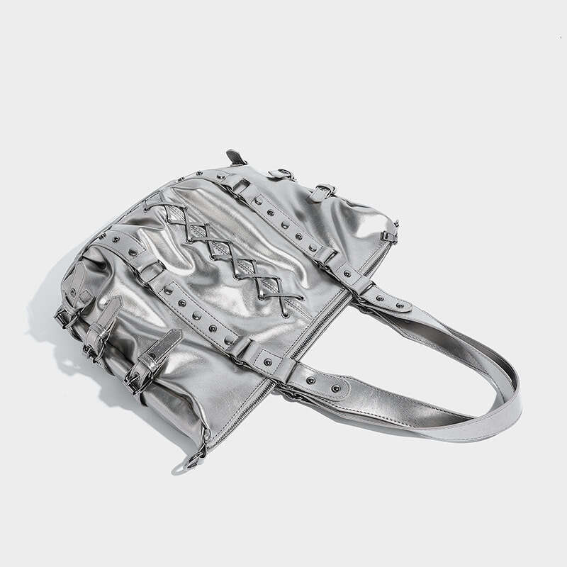 Designer Women's Bags Designer Strap Punk Rivet Design Handheld Tote Autumn/Winter New Large Capacity Commuter Shoulder Underarm Bag