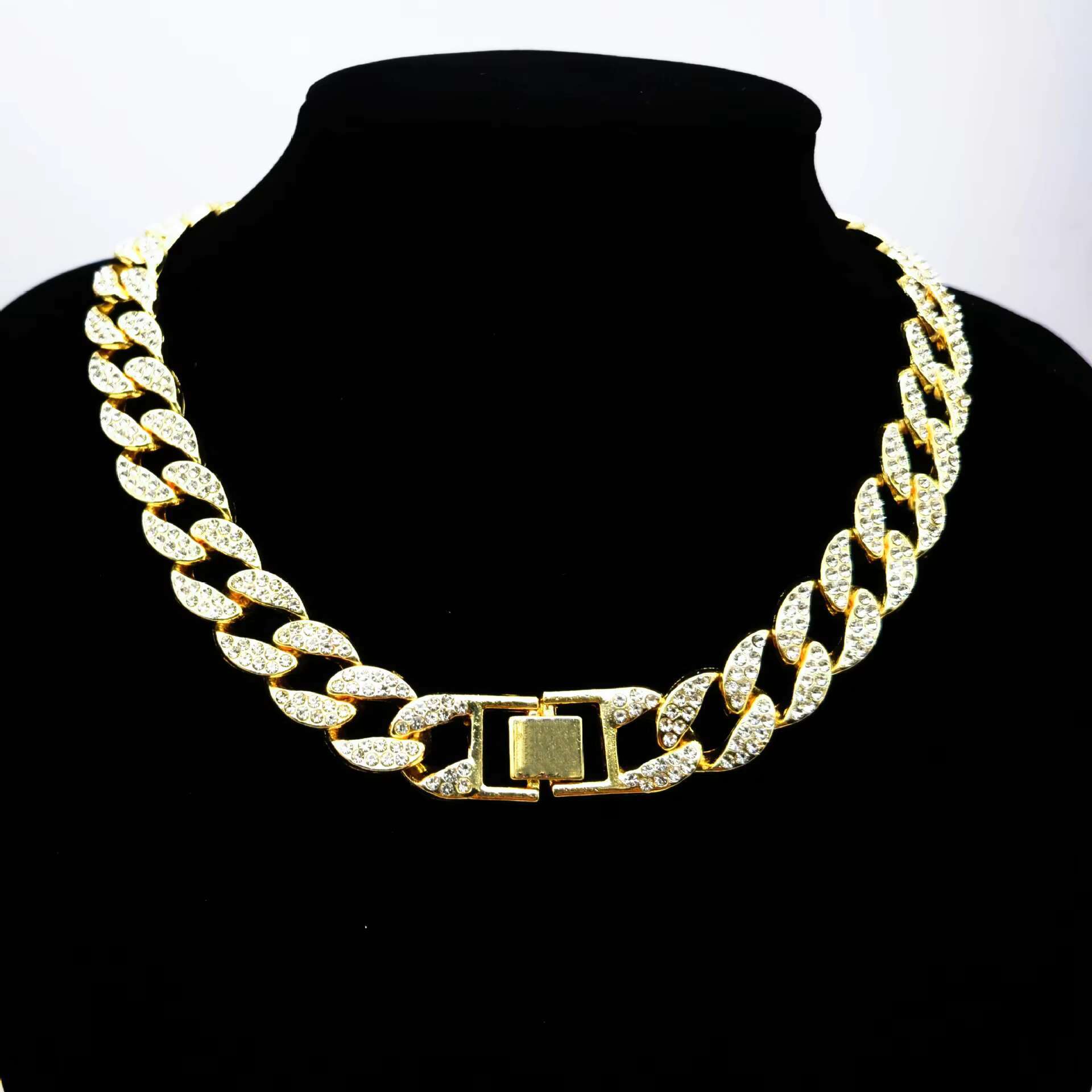 Hot Selling High-quality Fashionable Stainless Steel With Full Diamond 15mm Cuban Chain and Hip-hop Style in Europe and America