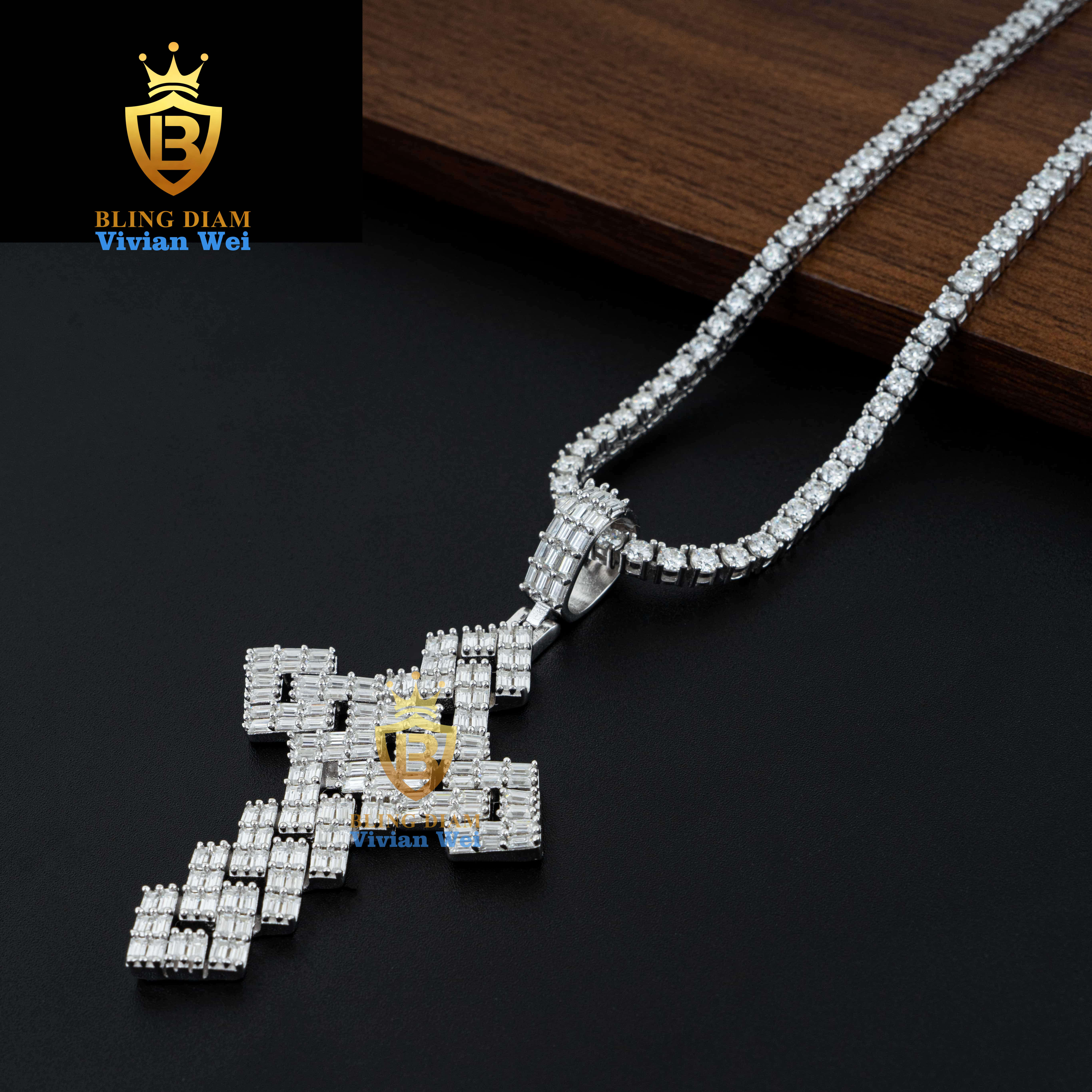 Luxury Fine Jewelry VVS Moissanite Custom Iced Out Cross Pendant