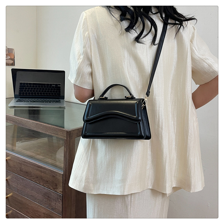 2025 Spring/summer Women's Elegant Designer Handbag New Heavy Shoulder Crossbody Bag Fashion Solid Color Small Square Bag