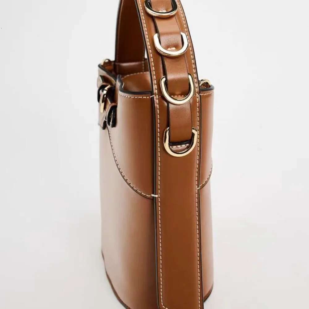 Luxury Designer Spring And Summer New Fashion Women's Bucket Crossbody Bag Large Capacity Retro High-End Portable Shoulder