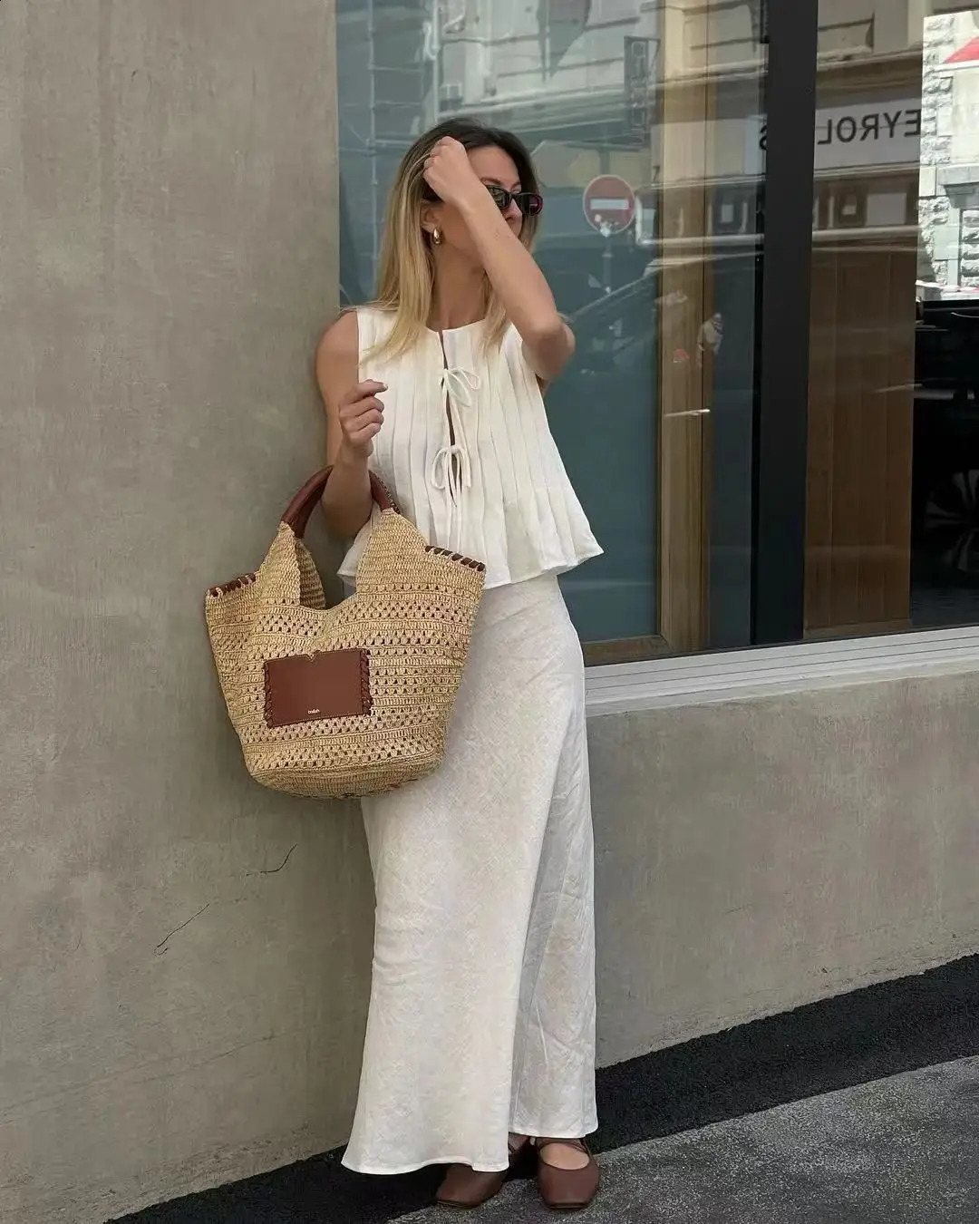 Elegant solid two-piece set fashionable womens O-neck lace sleeveless vest long set casual pleated streetwear 250423