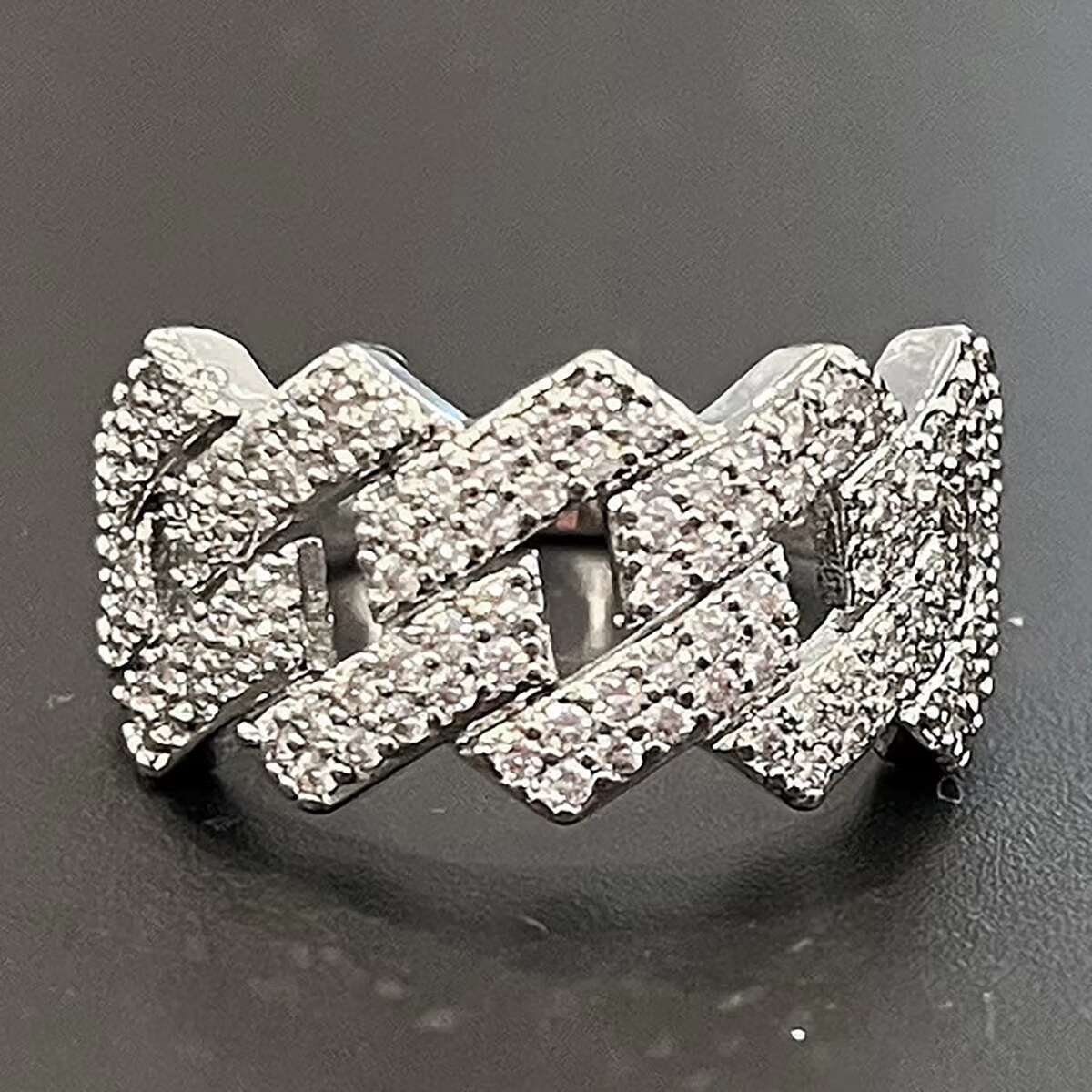 Huitan Hip Hop Style Geometric Twist Design Full Paved Dazzling Zircon Band Ring for Trend Wedding Silver Plated Rings Women/Men