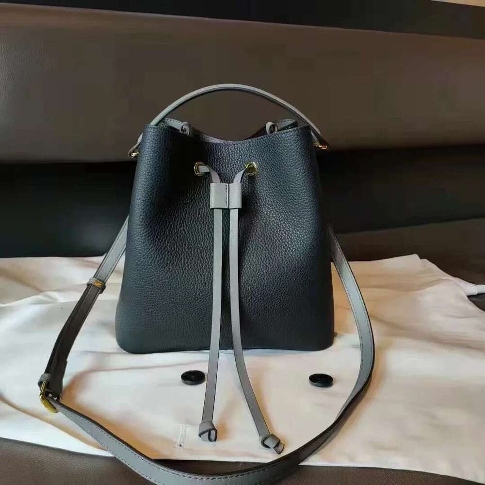 Genuine Leather Bucket Bag Women New Trendy Simple Large-Capacity Bucket Fashion All-Match Drawstring Shoulder Messenger Bag