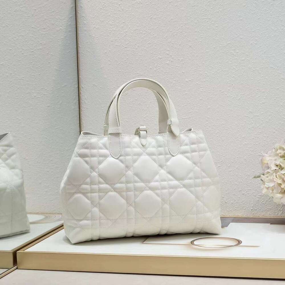 2025 New D Home Premium Genuine Leather Women's Single Shoulder Handheld Underarm Diamond Grid Daifei Large Capacity Tote Bag