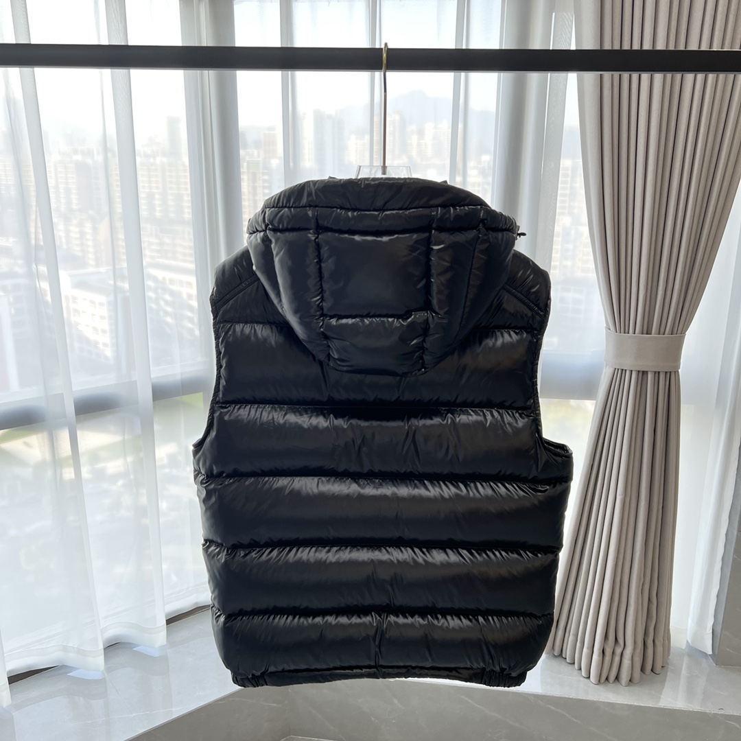 New men's down vest, lightweight, stylish and fashionable