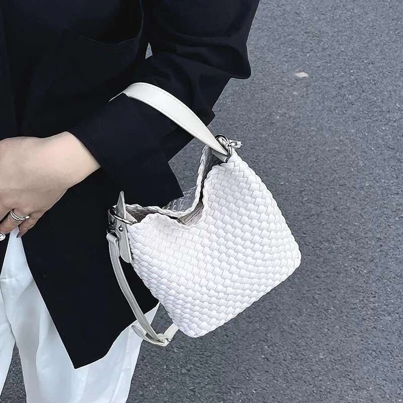 Luxury Designer Unique Letter Crossbody Bag - Fashionable Vintage Leather Tote With Minimalist Design & Luxurious Solid Color