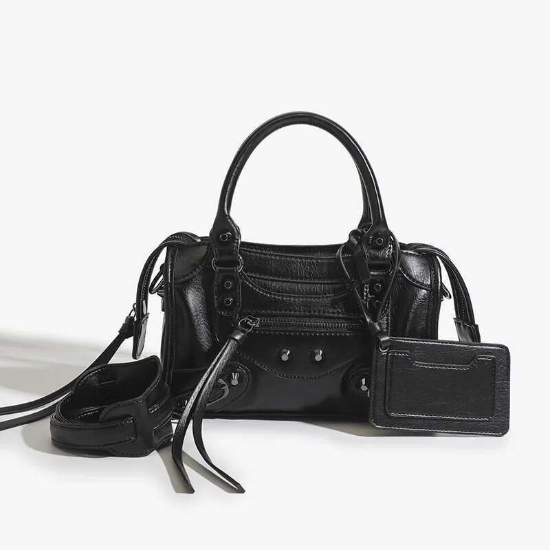 Designer Bag 2025 Fashionable Retro Pillow Shaped Women's Crossbody Shoulder Bag 2024 New Style Motorcycle Handbag With Nail Head Detail Luxury B