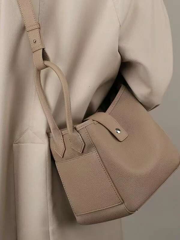 Designer Bag 2025 High Quality New Trendy Bucket Women's Handbag Genuine Leather Cowhide Shoulder Messenger Lady Purse Female Casual Bag Luxury B