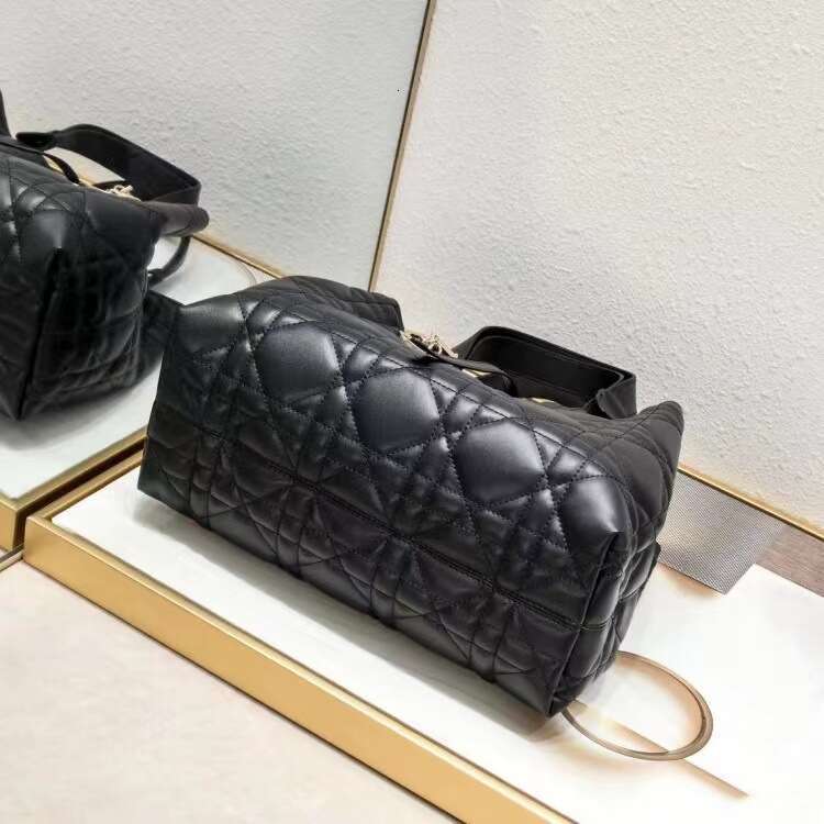 2025 New D Home Premium Genuine Leather Women's Single Shoulder Handheld Underarm Diamond Grid Daifei Large Capacity Tote Bag