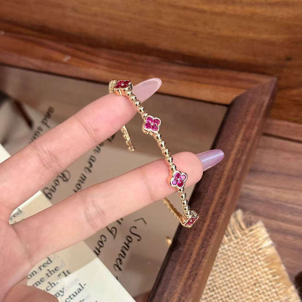 Full-Circle Beaded Four-Leaf Clover Bracelet Designer Luxury Bangles Summer Slim Fit Exquisite Elegance Holiday Birthday Gift