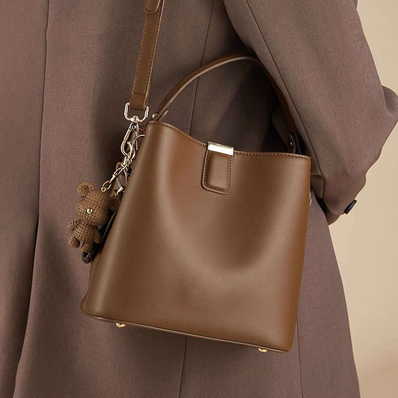 New Handheld Shoulder For Spring And Summer Leisure Versatile Fashion Light Luxury High End Women S Bucket Bag