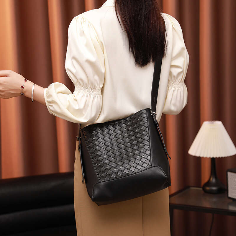 Hong Kong Woven Bucket For Women New Versatile Large Capacity Crossbody Fashionable Commuting Tote Bag