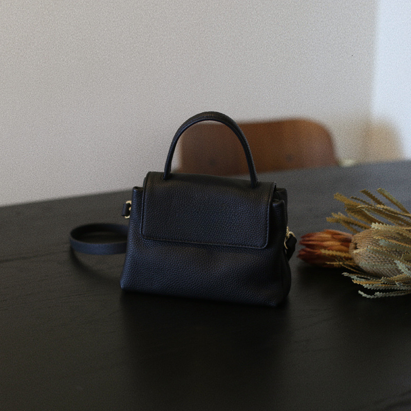 2025 Designer's New Multi functional Retro Crossbody Bag Women's Genuine Leather Shoulder Bag Handheld Mini Bag